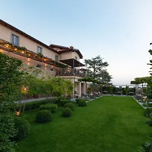 Relais San Vigilio Al Castello Hotel